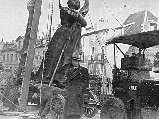 Sasson déboulonnée 1942