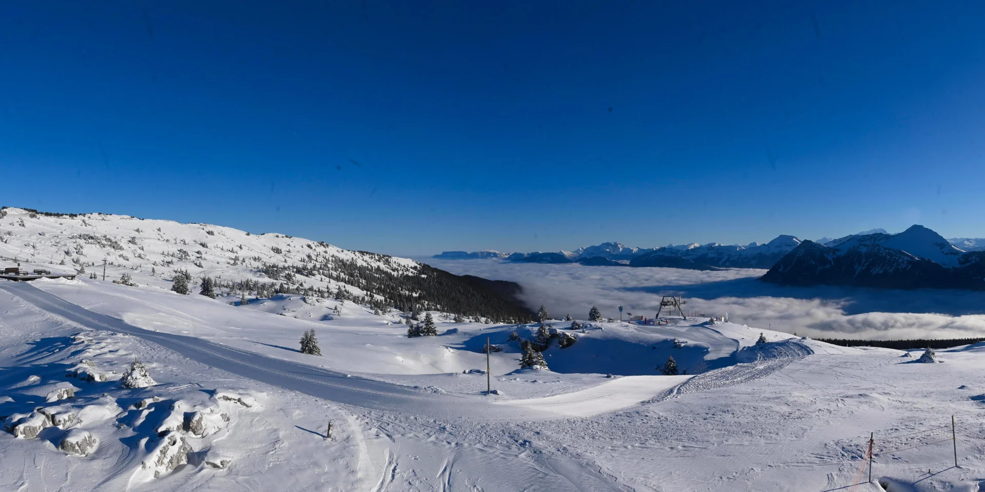 Vues en direct des pistes et crêtes à Aillons-Margériaz