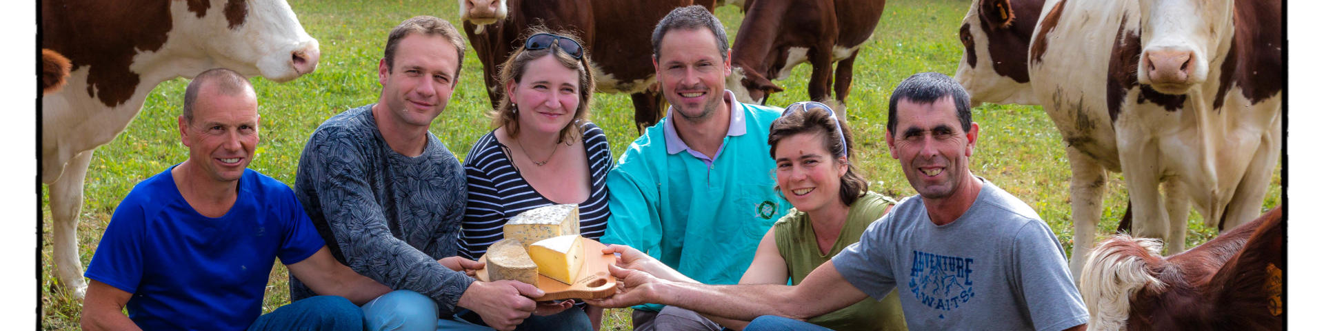 Hautes-Alpes (05), Vallée du Champsaur, Saint-Bonnet-en-Champsaur, Fromagerie du Champsaur, avec le  lait provenant de 4 exploitations laitières du Champsaur, fabrication et vente de fromages au lait cru.  //  Hautes-Alpes (05), Champsaur valley, Hautes-Alpes (05), Champsaur Valley, Saint-Bonnet-en-Champsaur, Fromagerie du Champsaur, Manufacture and sale of raw milk cheeses.