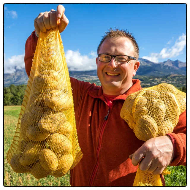 Hautes-Alpes (05), Vallée du Champsaur, St Laurent du Cros - Le Cros, Production de fruits et légumes de saison - Maraîchage en agriculture raisonnée, Jérôme Lafont //  Hautes-Alpes (05), Champsaur Valley, St Laurent du Cros - Le Cros, Production of seasonal fruits and vegetables - Market gardening in rational agriculture, Jérôme Lafont