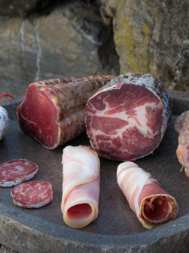 Hautes-Alpes (05), Vallée du Champsaur, Saint-Laurent du Cros,  Salaison du Champsaur, charcuterie de montagne, Michel  Barthelemy  // Hautes-Alpes (05), Valley Champsaur, Saint-Laurent du Cros, Salting Champsaur meats mountain Michel Barthelemy