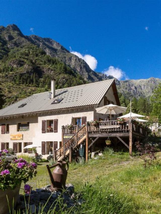 Hautes-Alpes (05), Vallée du Champsaur, La Motte-en-Champsaur, Molines-en-Champsaur, Auberge Gaillard, gîte et restaurant  //  Hautes-Alpes (05), Champsaur Valley, La Motte-en-Champsaur, Molines-en-Champsaur village, Auberge Gaillard, lodging and restaurant