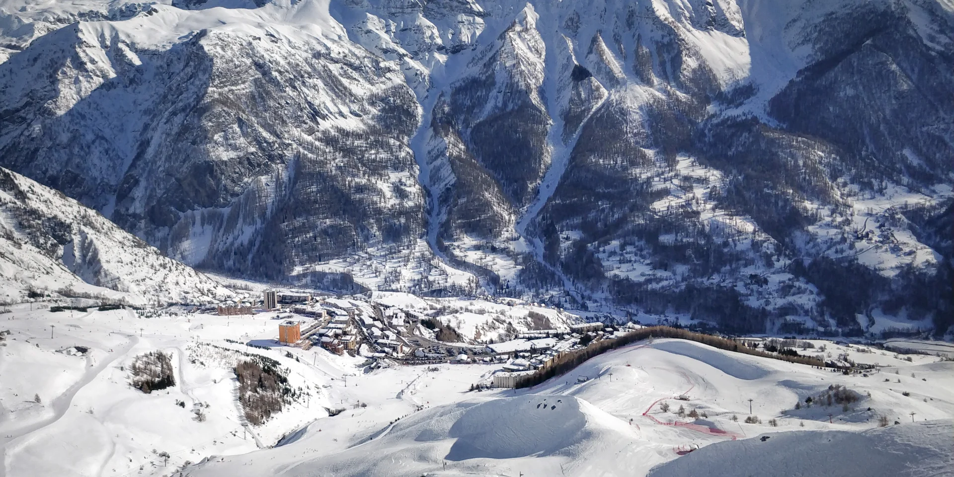 Parapente à la station d'Orcières Merlette