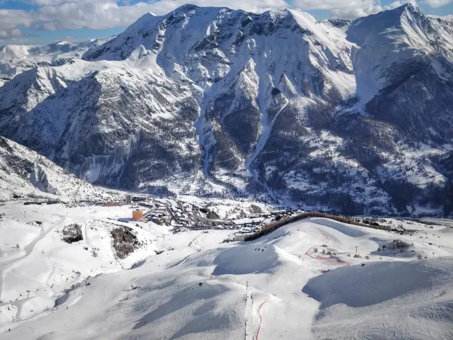Parapente à la station d'Orcières Merlette