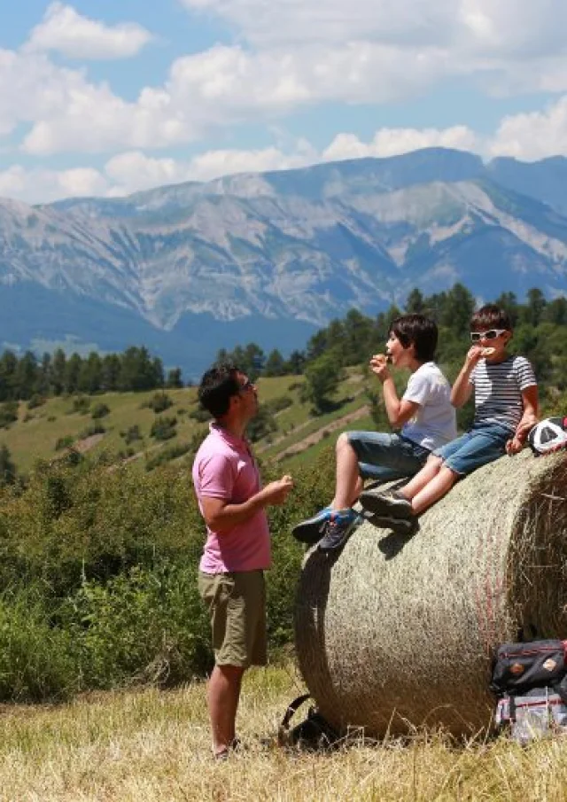 Pique nique en famille à Ancelle