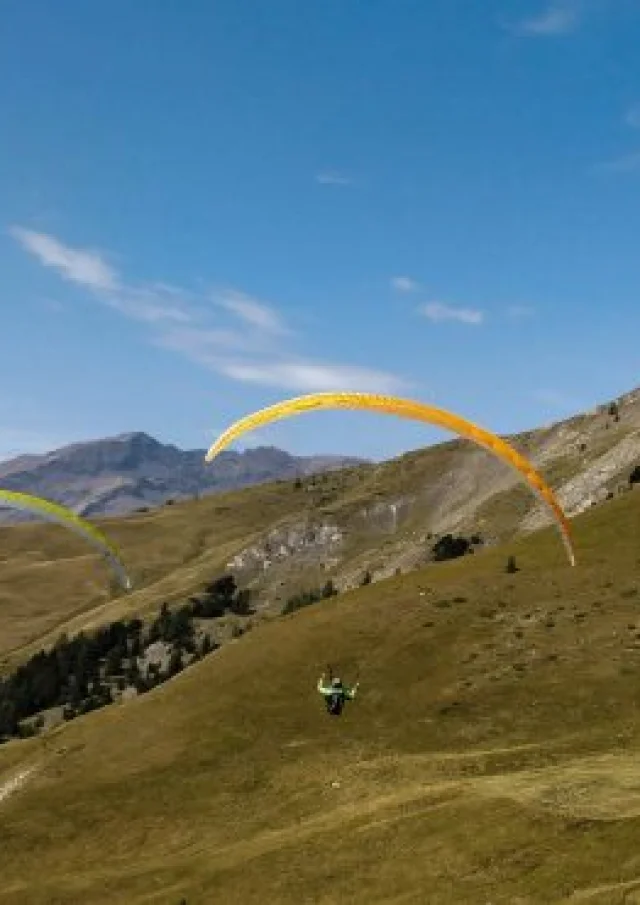 Décollage de parapente à Orcières au championnat de France Jeunes