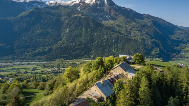 Vue sur le hameau des Richards dans le Haut Champsaur