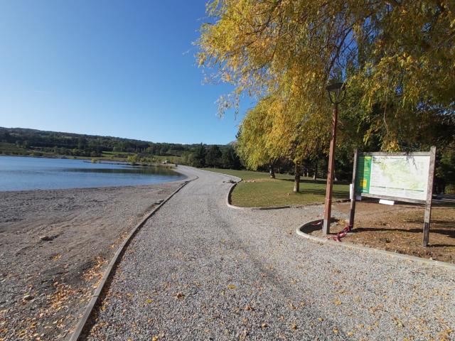Plan d'eau du Champsaur piste du tour du lac
