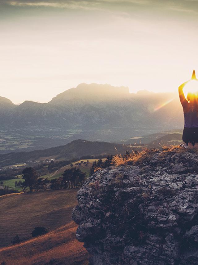 Yoga, couché de soleil, Champsaur Valgaudemar
