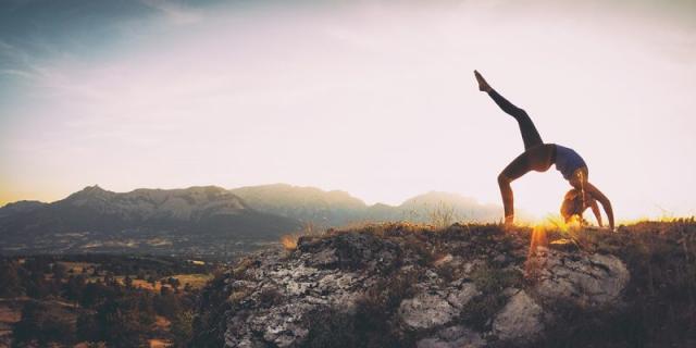 Yoga, couché de soleil, Champsaur Valgaudemar