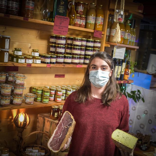 Sara et ces délices locaux à Ancelle