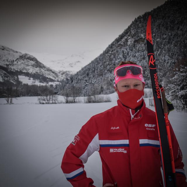 Robin moniteur ESF ski nordique à Ancelle