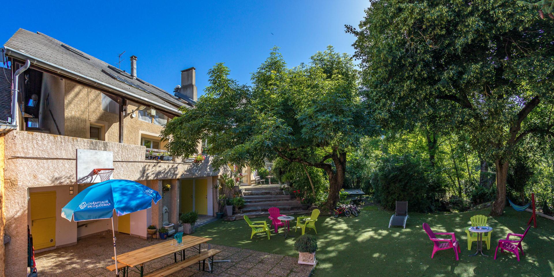 Hautes-Alpes (05), Vallée du Champsaur, Saint-Bonnet-en-Champsaur, Pisançon, Centre de Vacances gîte de groupe L'Aventure  //  Hautes-Alpes (05), Champsaur valley,  Saint-Bonnet-en-Champsaur, Pisançon, Centre de Vacances gîte de groupe L'Aventure