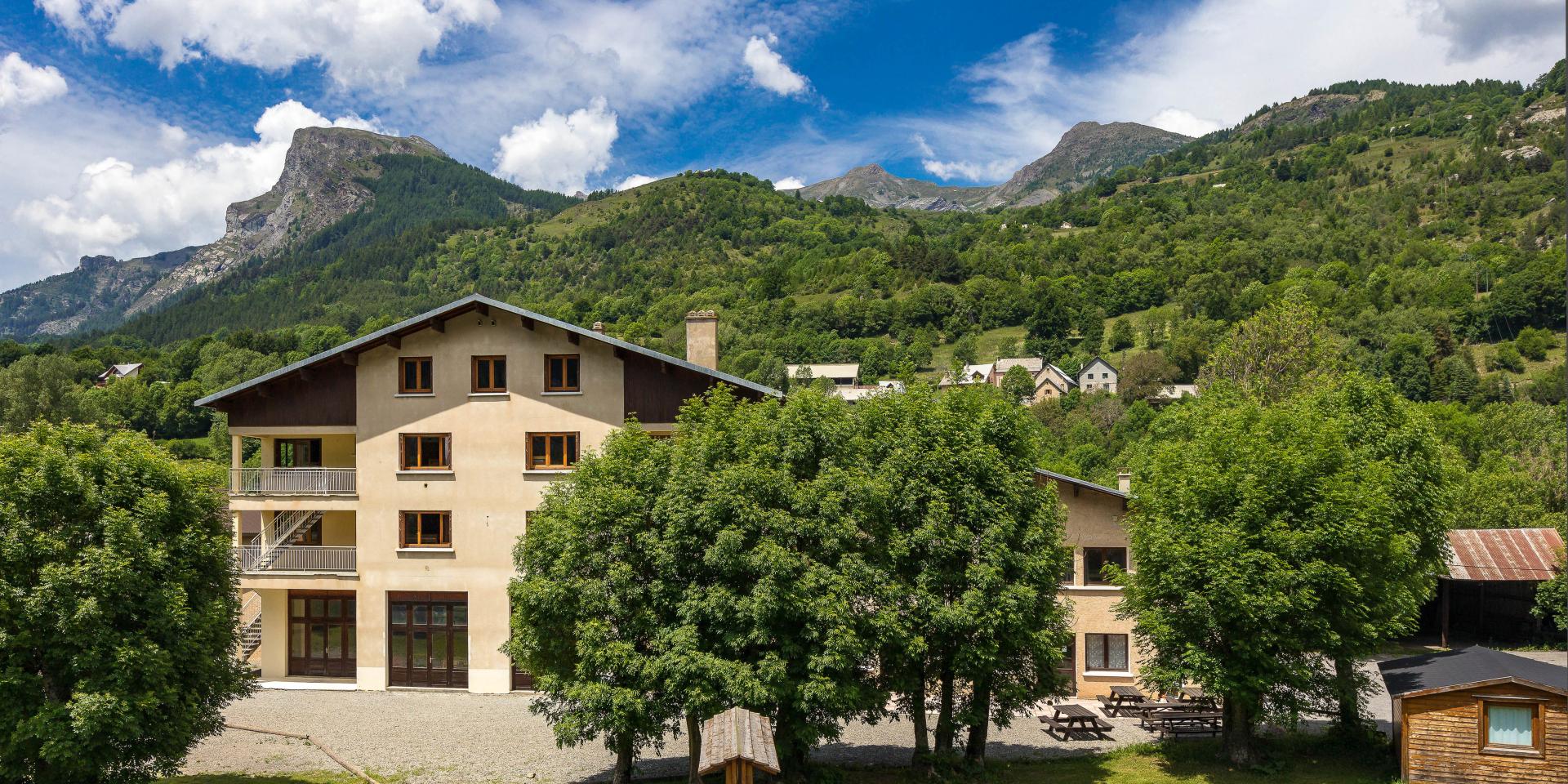 Hautes-Alpes (05), Vallée du Champsaur, Saint-Jean-Saint-Nicolas, Pont-du-Fossé, Centre de vacances La Pousterle //  Hautes-Alpes (05), Champsaur valley, Saint-Jean-Saint-Nicolas, Pont-du-Fossé, Centre de vacances La Pousterle