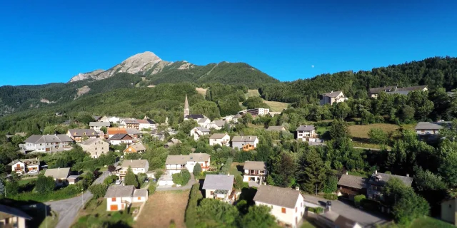 St Leger les Mélèzes dans le Champsaur