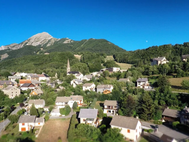 St Leger les Mélèzes dans le Champsaur