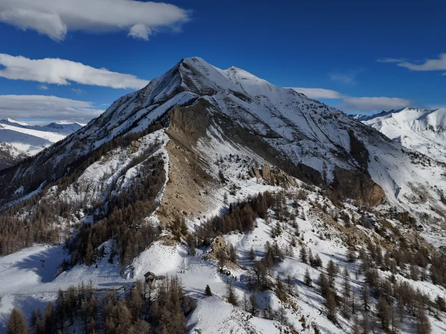 Vue drone du sommet du Cuchon à Saint Léger les Mélèzes