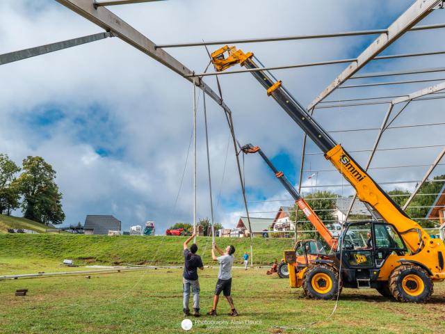 Montage du chapiteau Icare expo - 1er septembre 2022