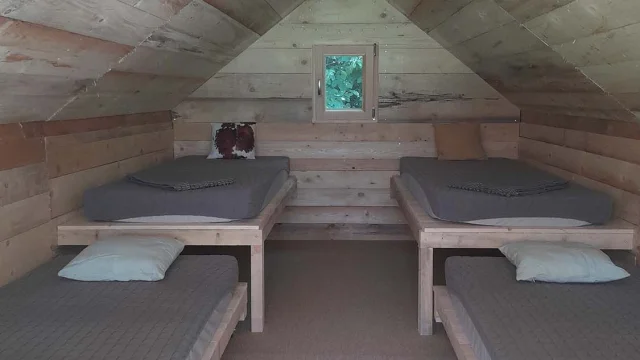 Cabane Refuge Chartreuse Interieur