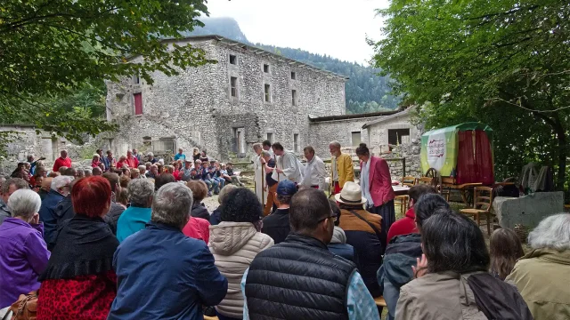 Spectacle déambulatoire à Fourvoirie