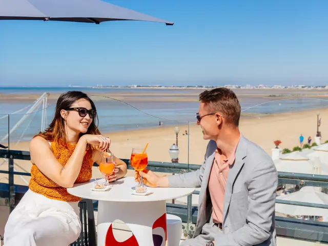 Casino Couple Apero Conteur