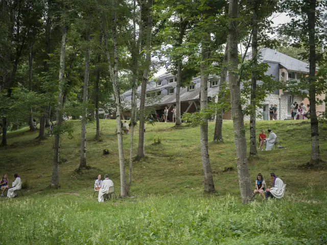 Outdoor confessions at Cité Saint-Pierre