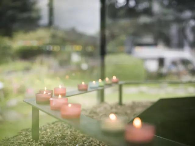 Gebedsintenties geplaatst in de kiosk in Cité Saint-Pierre