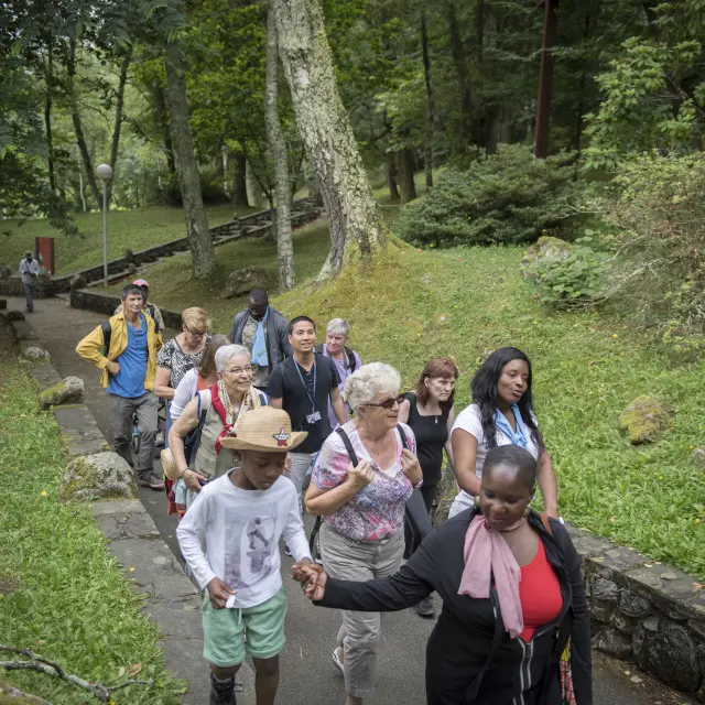 Un grupo visita la Cité Saint-Pierre