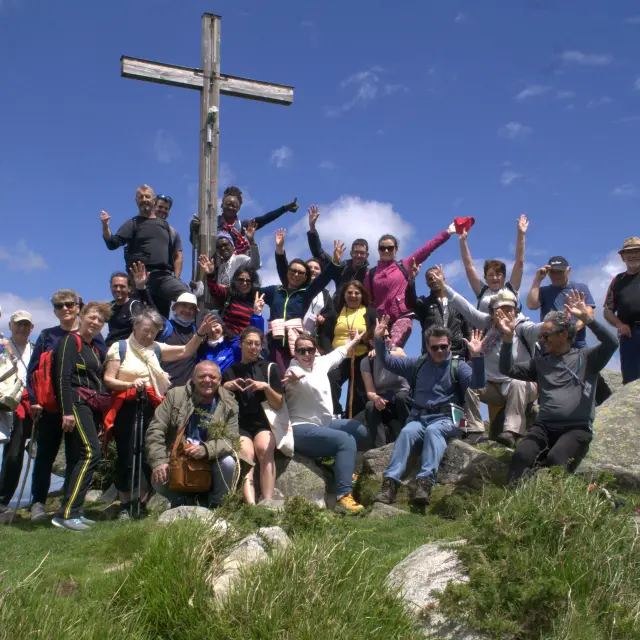 Une sortie randonnée au Béout sur les hauteurs de la Cité Saint-Pierre, réunissant des bénévoles et des salariés