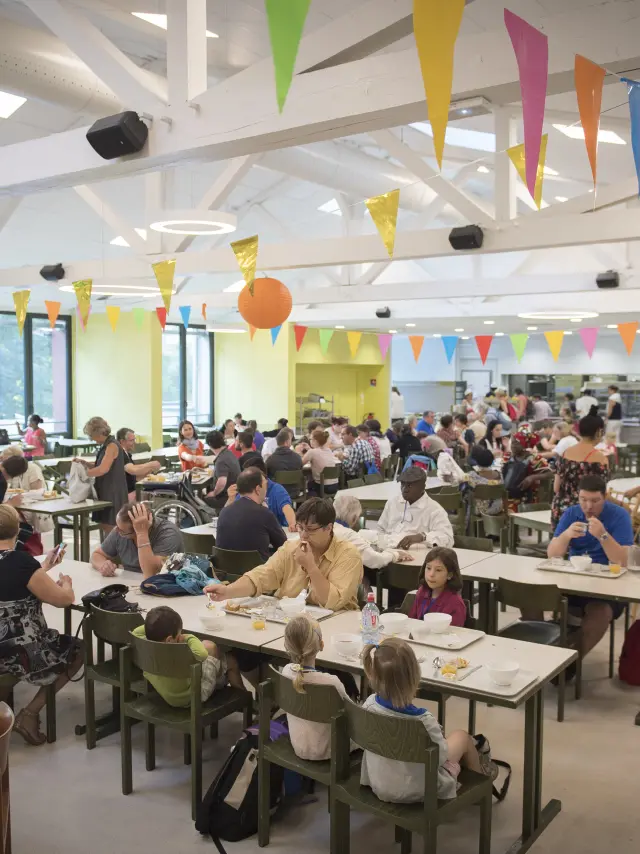 Le grand Self de la Cité Saint-Pierre a une capacité de 400 places assises
