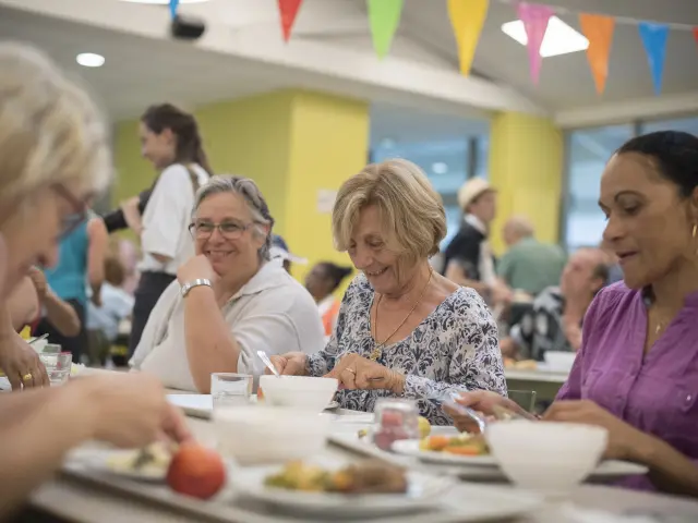 Condividere un pasto al ristorante