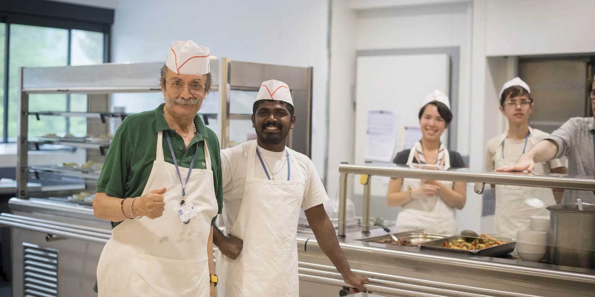 Les bénévoles au service Restauration de la Cité Saint-Pierre
