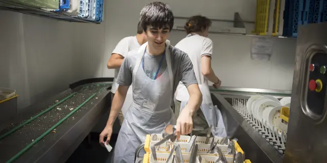 Volontari alla lavastoviglie