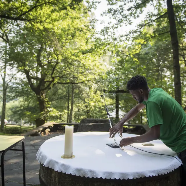 Preparing the altar before mass at the Cathédrale de Verdure
