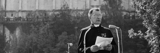 Een toespraak van Jean Rodhain in het heiligdom