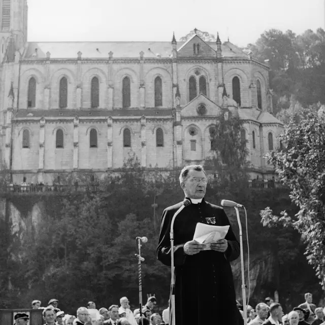 Un discours de Jean Rodhain au Sanctuaire de Lourdes
