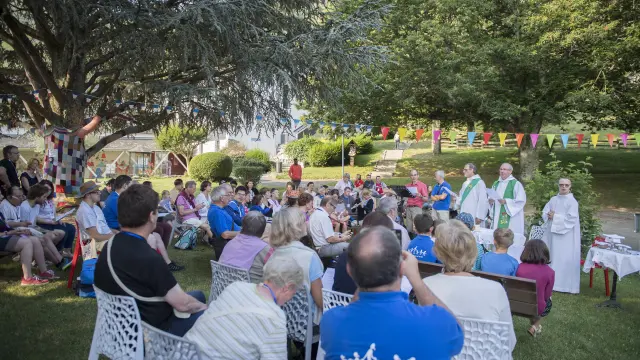 Una celebrazione eucaristica davanti a Piazza San Pietro