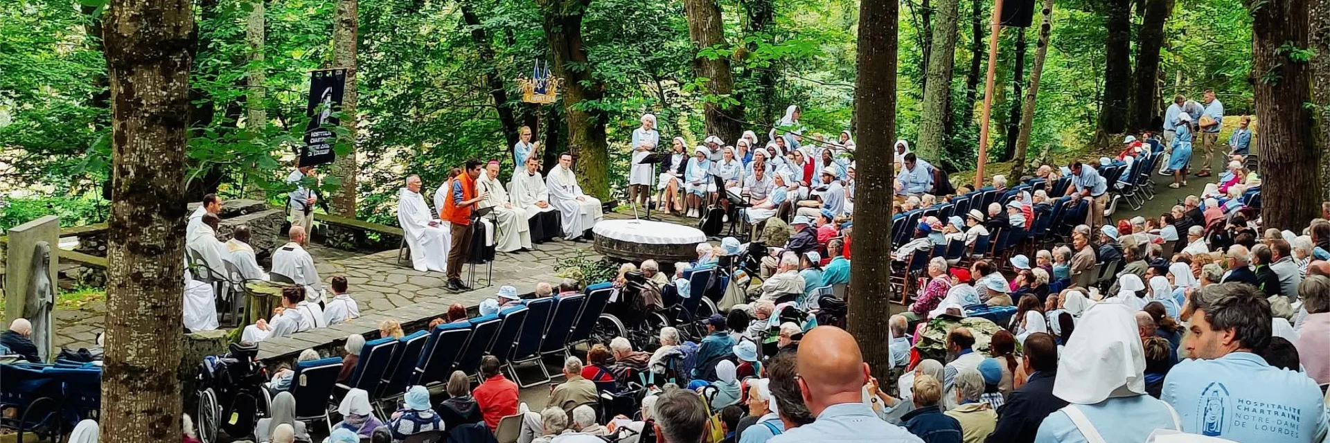 Feest bij de Cathédrale de Verdure met een groep