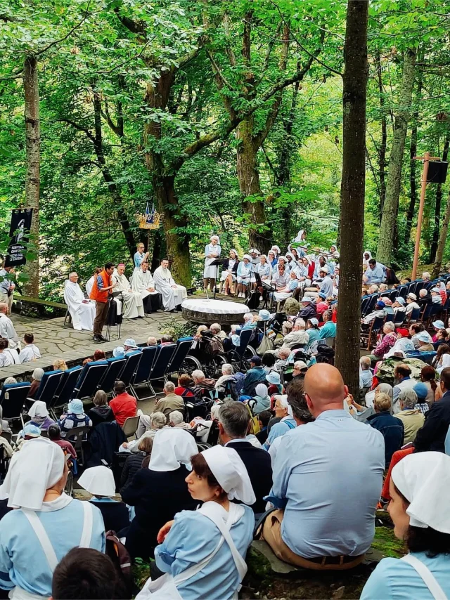 Feest bij de Cathédrale de Verdure met een groep