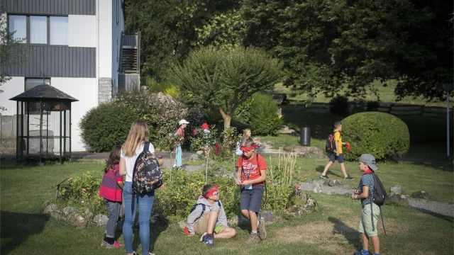 Des jeunes s'amusent à la Cité Saint-Pierre