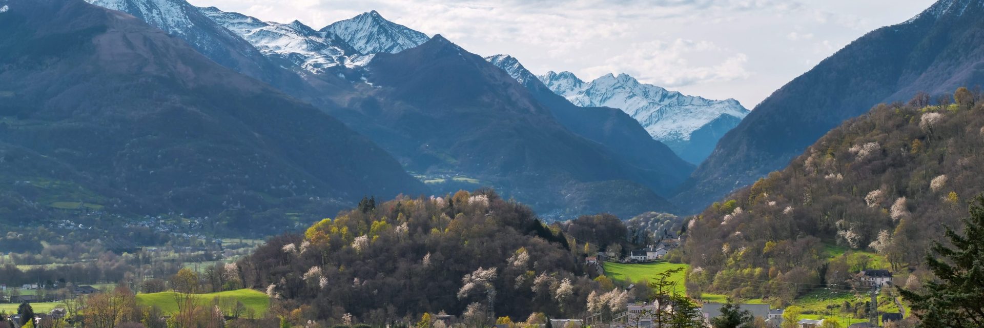 Vista sulla valle di Argeles Gazost e sui suoi villaggi di montagna