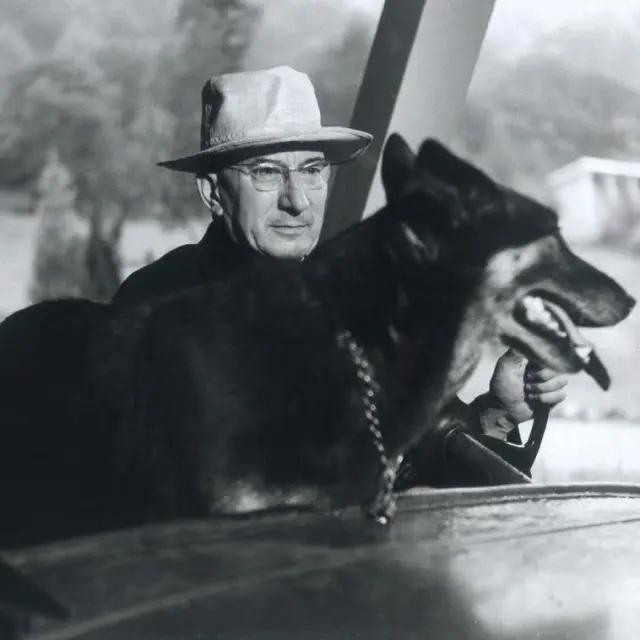 Jean Rodhain und sein Hund, im Auto in der Cité Saint-Pierre