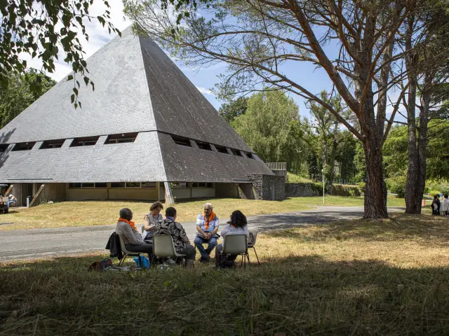 Le Cairn de la Cité Saint-Pierre vu de l'extérieur. Il dispose de deux salles : le Cairn Haut et le Cairn Bas.