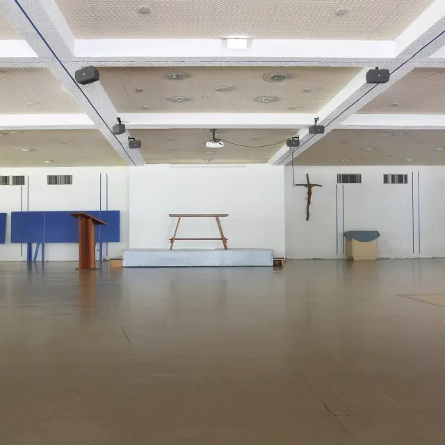 La salle du Cairn Bas de la Cité Saint-Pierre d'une capacité de 350 places assises.