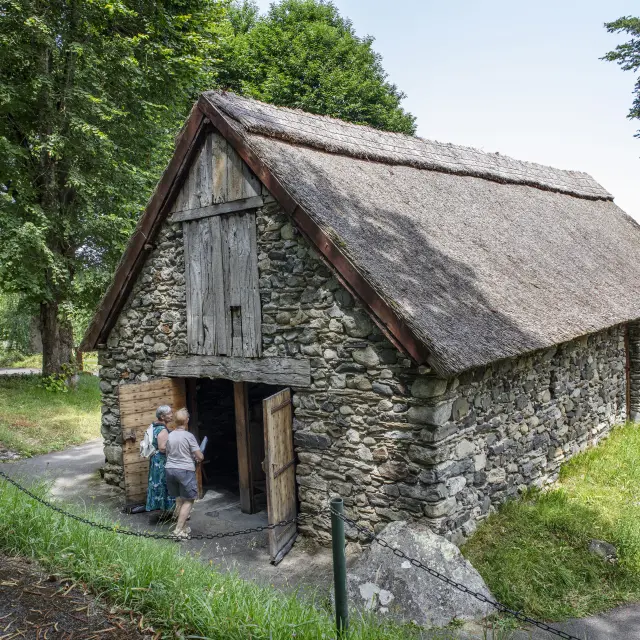 La chapelle Sainte-Bernadette de la Cité Saint-Pierre (reproduction de la bergerie de Bartrès où Bernadette gardait les moutons)