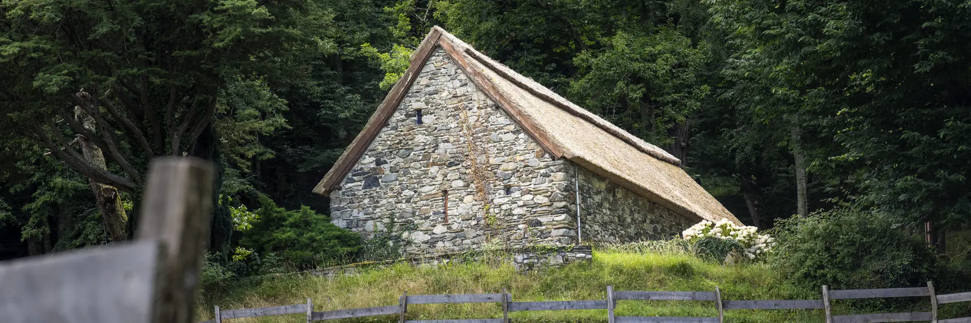 La chapelle Sainte-Bernadette de la Cité Saint-Pierre (reproduction de la bergerie de Bartrès où Bernadette gardait les moutons)