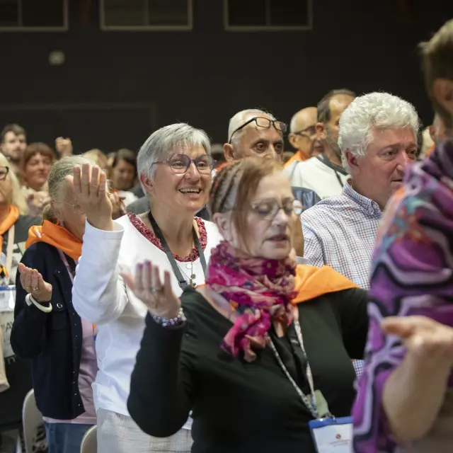 Temps de célébration avec un groupe de la Cité Saint-Pierre dans la salle Isaïe