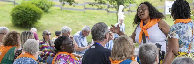 Un temps de partage et d'échanges en groupe à la Cité Saint-Pierre