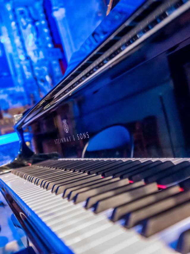 Piano dans l'église