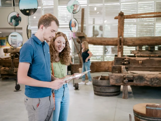 Couple visiting the Musée du Vignoble Nantais